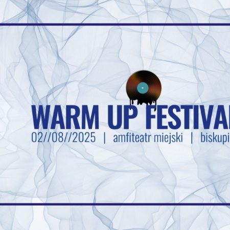 Plakat zapraszający w sobotę 2 sierpnia 2025 r. do Biskupca na kolejną edycję imprezy Warm Up Festival Biskupiec 2025.