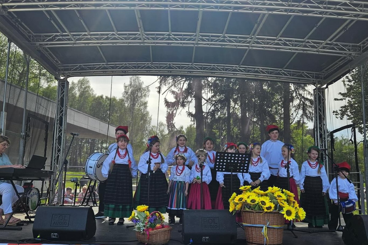 Zdjęcie zapraszające do Grunwaldu na Festiwal Muzyki Ludowej i Folkowej na Polach Grunwaldu.