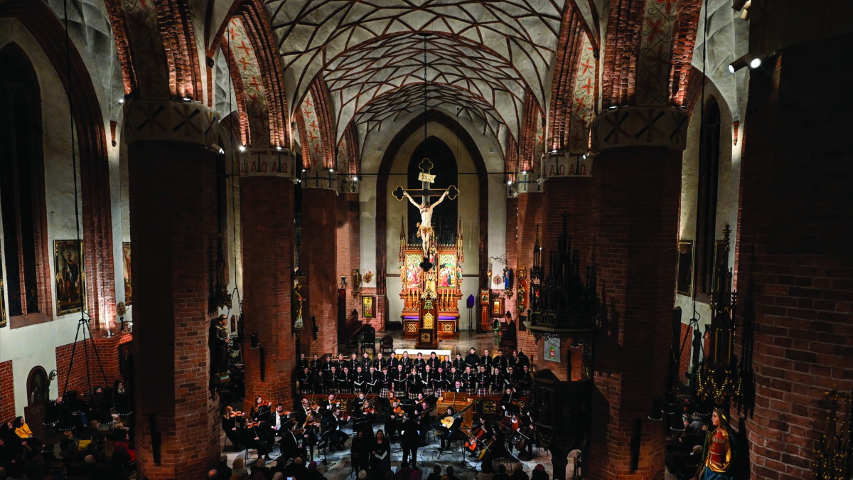 Zdjęcie zapraszające w sobotę 12 kwietnia 2025 r. do Olsztyna na koncert Requiem Bazylika konkatedralna św. Jakuba w Olsztynie 2025.