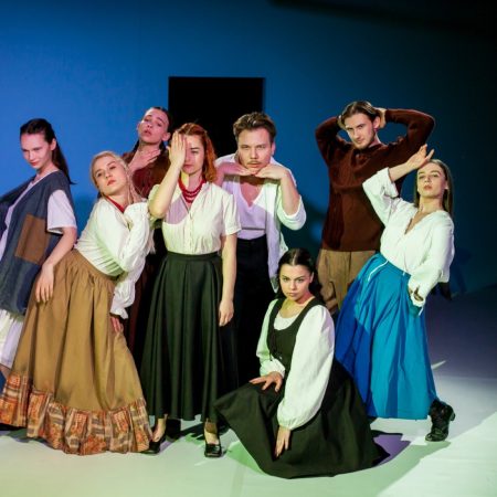 Zdjęcie zapraszające do Teatru Jaracza w Olsztynie na spektakl teatralny „Chłopaki” Teatr Jaracza Olsztyn.