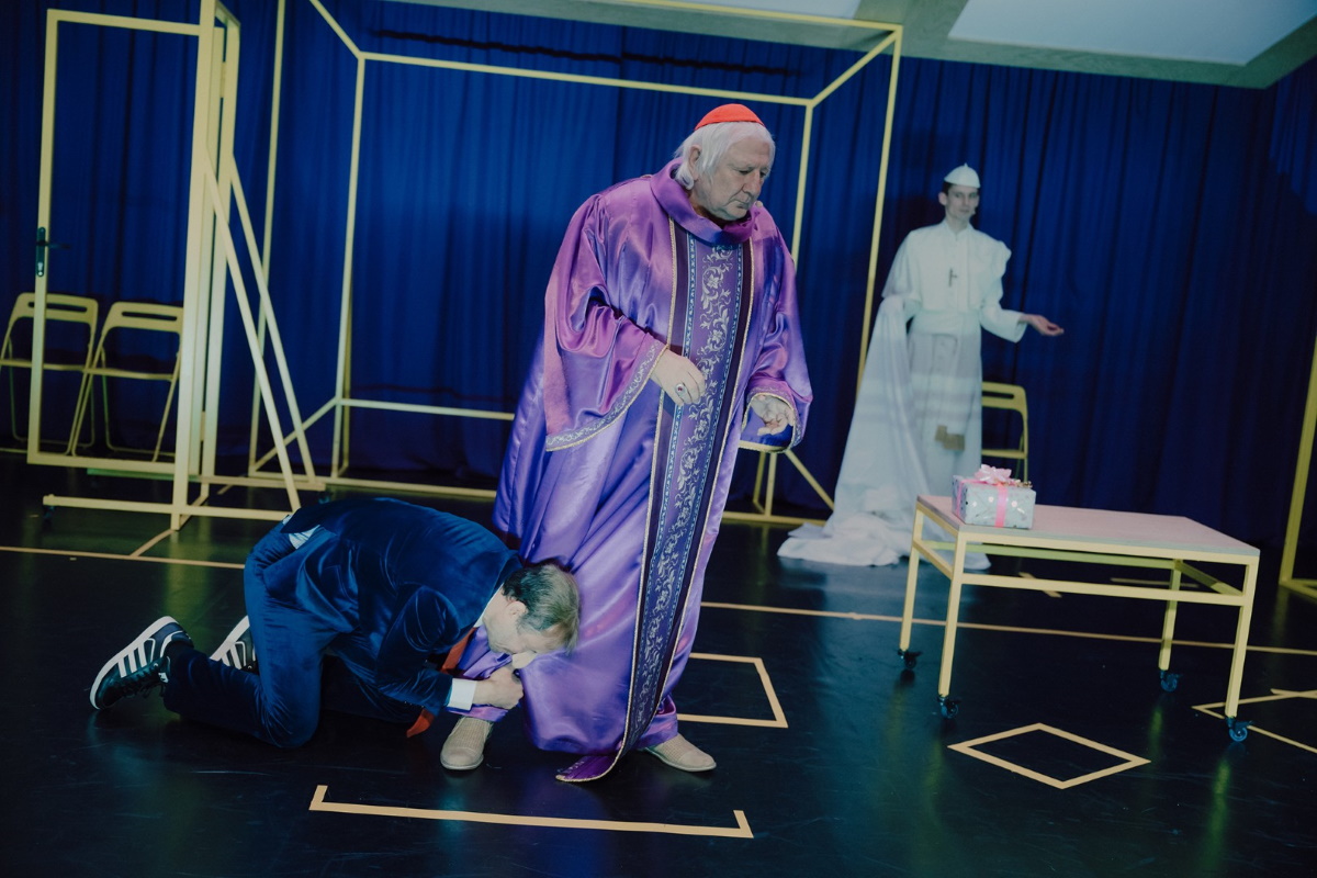 Zdjęcie zapraszające do Teatru Jaracza w Olsztynie na spektakl teatralny „Złe Wychowanie” Teatr Jaracza Olsztyn.