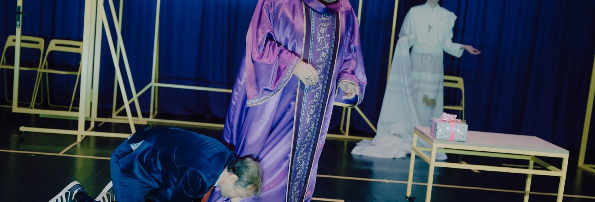 Zdjęcie zapraszające do Teatru Jaracza w Olsztynie na spektakl teatralny „Złe Wychowanie” Teatr Jaracza Olsztyn.