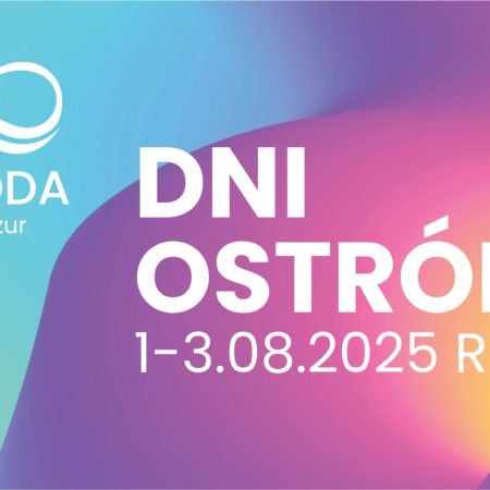 Plakat zapraszający w dniach 1-3 sierpnia 2025 r. do Ostródy na coroczną edycję imprezy letniej Dni Ostródy 2025.