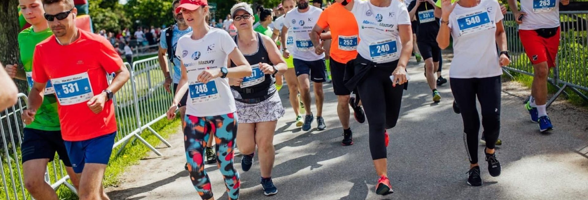 Zdjęcie zapraszające do Gałkowa na kolejną edycję Maratonu Mazury i Biegu Szlakiem Krutyni Gałkowo.