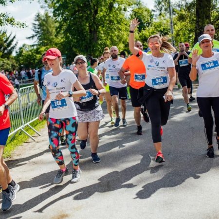 Zdjęcie zapraszające do Gałkowa na kolejną edycję Maratonu Mazury i Biegu Szlakiem Krutyni Gałkowo.