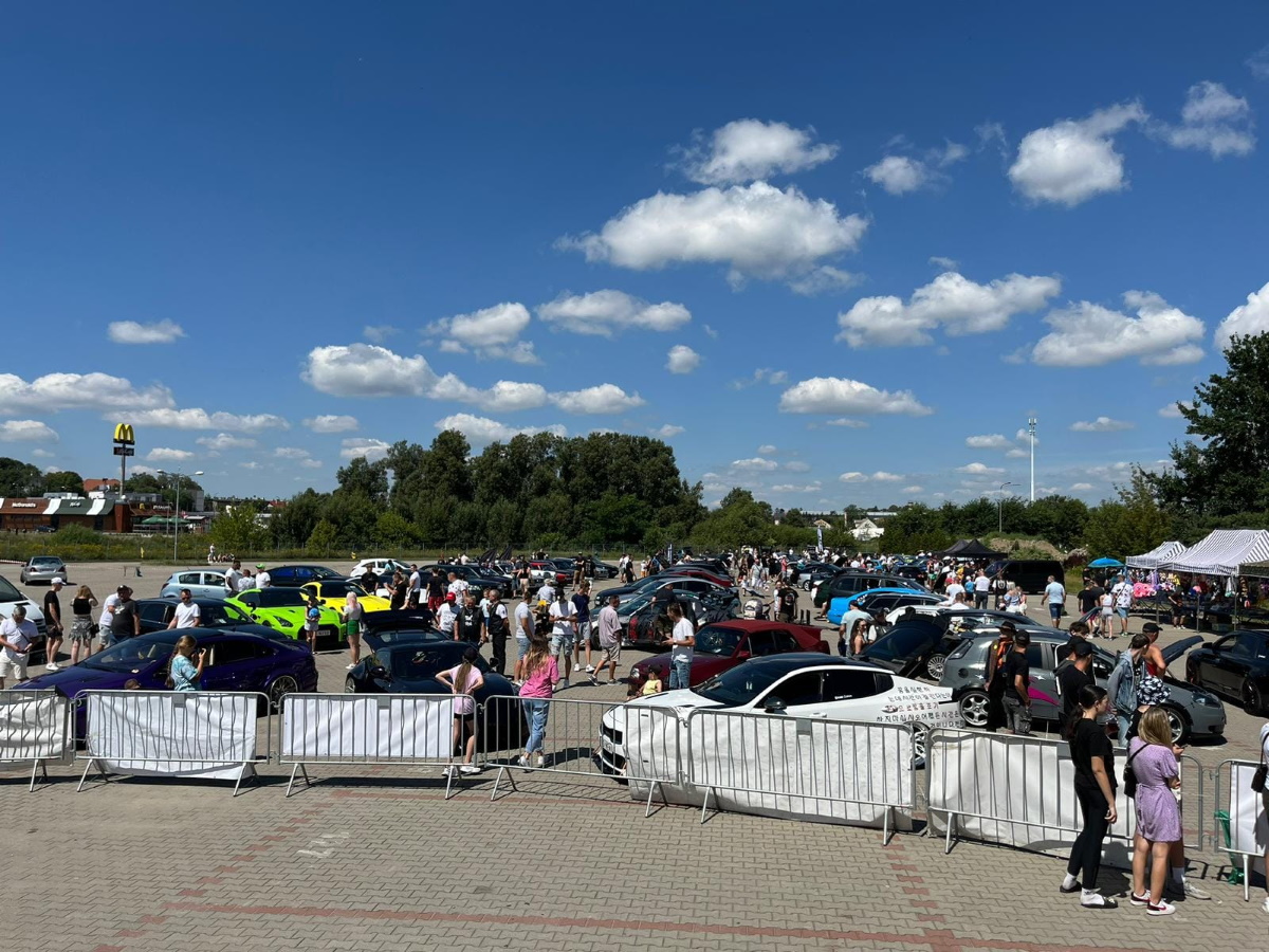 Plakat zapraszający w sobotę 19 lipca 2025 r. do Działdowa na Auto Show Działdowo 2025. 