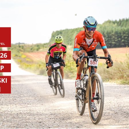 Plakat zapraszający w sobotę 26 lipca 2025 r. do Gołdapi na kolejną edycję imprezy sportowej Rajd Orient Gravel Gołdap 2025.