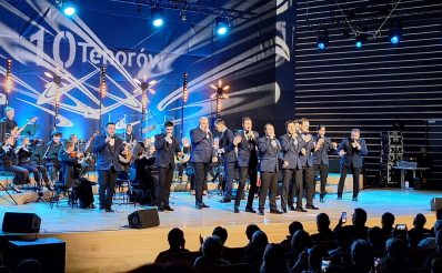 Zdjęcie zapraszające na koncert 10 Tenorów.