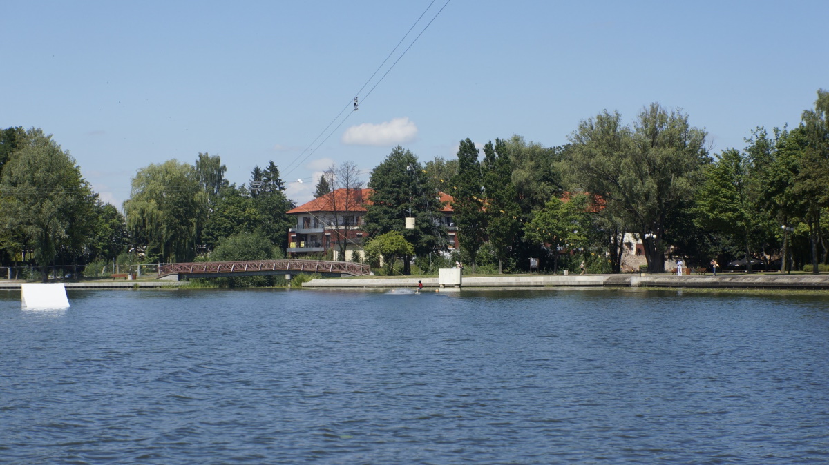 Zdjęcie zapraszające do Ostródy na Puchar Polski w Wakeboardzie i Wakeskacie.  