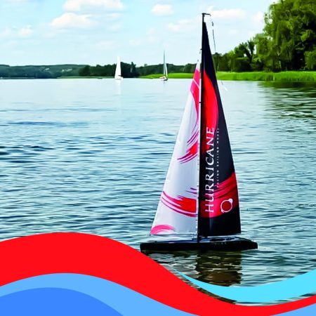 Zdjęcie zapraszające w niedzielę 25 maja 2025 r. do miejscowości Rukławki na Pokaz Modeli Pływających Przystań Żeglarska Rukławki 2025. 