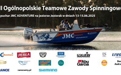 Zdjęcie zapraszające w dniach 13-15 czerwca 2025 r. do miejscowości Sarnówek w gminie Iława na 3.edycję Ogólnopolskich Teamowych Zawodów Spinningowych z łodzi o Puchar JMC ADVENTURE Sarnówek 2025.