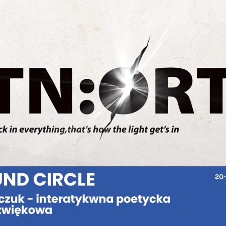 Plakat zapraszający w dniach 20-27 lipca 2025 r. do Sztynortu na Interaktywną Poetycką Instalację Dźwiękową - The Sound Circles Memuak Sztynort 2025.
