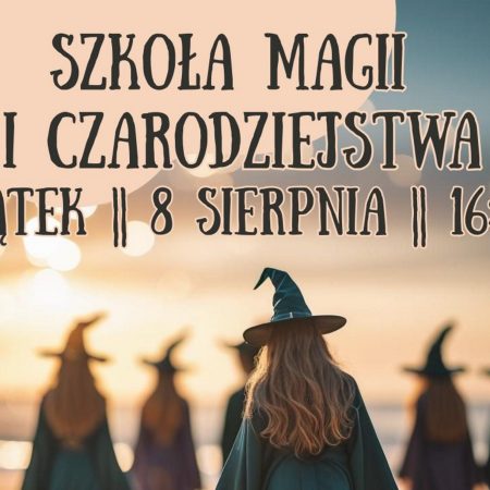 Plakat zapraszający w piątek 8 sierpnia 2025 r. do miejscowości Swobodna koło Dobrego Miasta na Szkołę Magii i Czarodziejstwa Swobodna 2025.