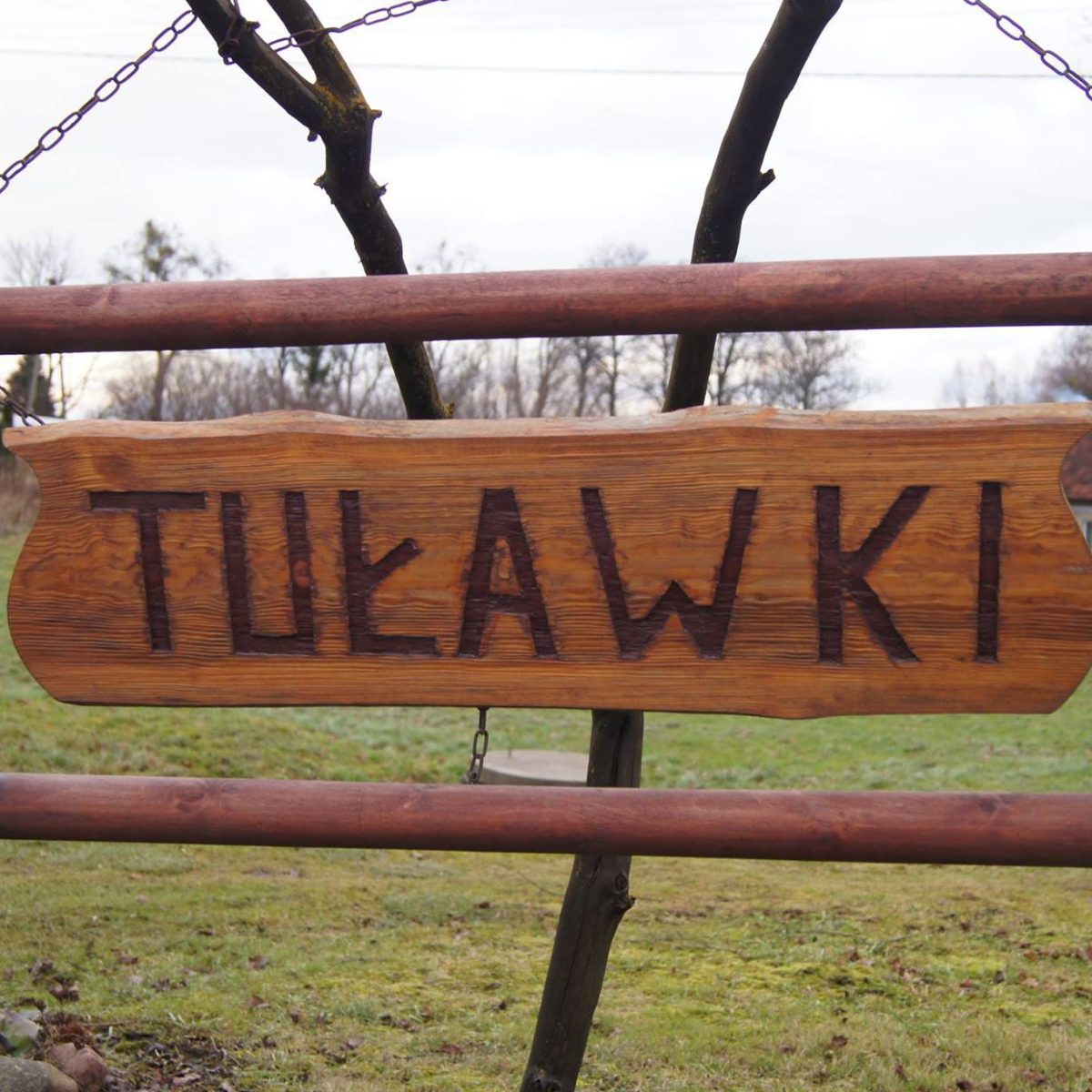 Zdjęcie zapraszające do miejscowości Tuławki w gminie Dywit koło Olsztyna.  