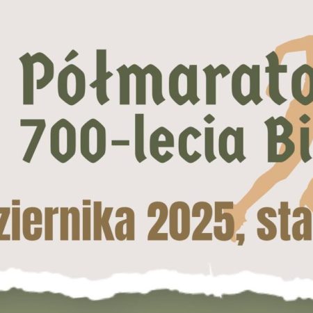 Plakat zapraszający w niedzielę 26 października 2025 r. do Biskupca na Półmaraton 700-lecia Biskupca 2025. 