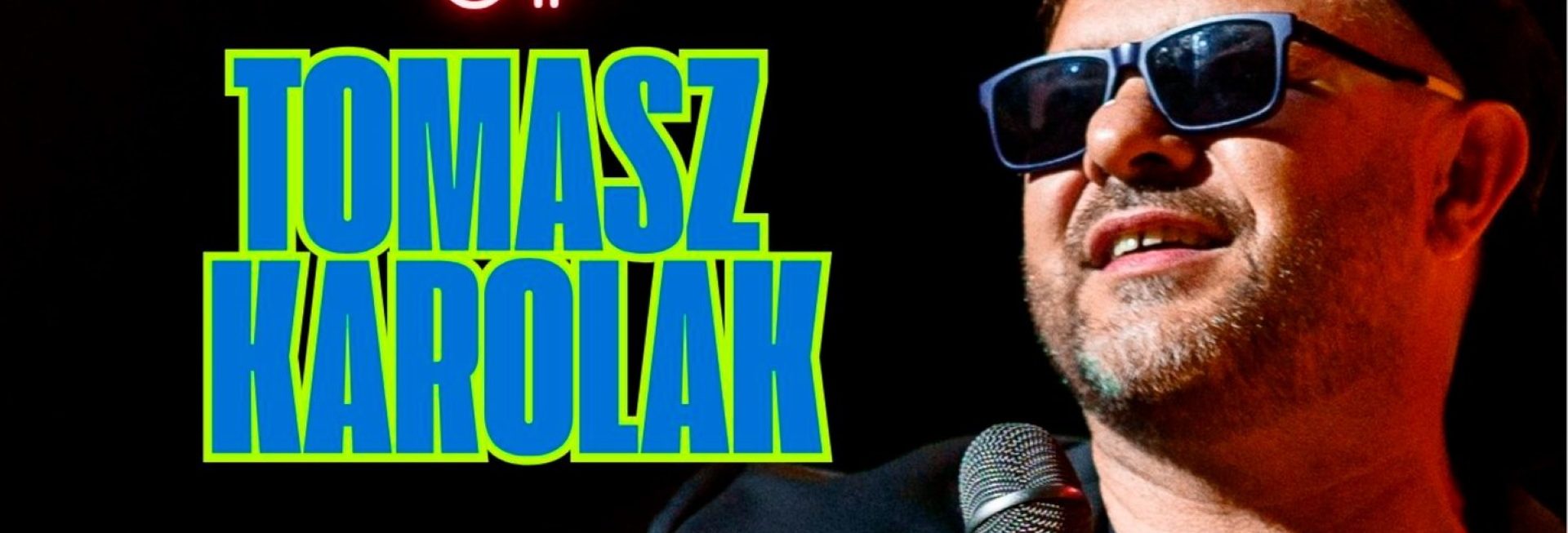 Plakat zapraszający w czwartek 23 października 2025 r. do Barczewa na Stand-Up Tomasz Karolak Barczewo 2025.