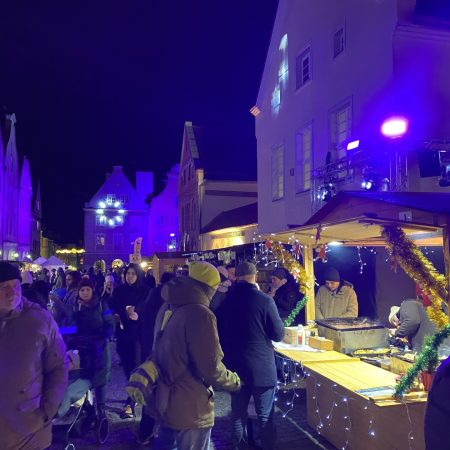 Zdjęcie zapraszające do Olsztyna na kolejną edycję Warmińskiego Jarmarku Świątecznego Olsztyn. fot. www.fb.com/kuzniaSpołeczna/