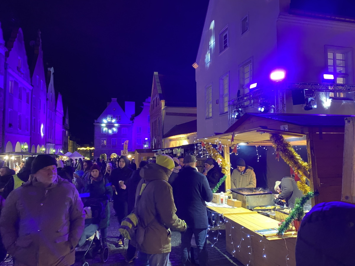 Zdjęcie zapraszające do Olsztyna na kolejną edycję Warmińskiego Jarmarku Świątecznego Olsztyn. fot. www.fb.com/kuzniaSpołeczna/