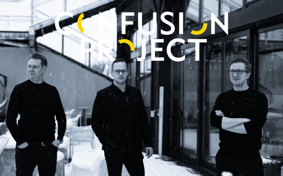 Plakat zapraszający w sobotę 22 listopada 2025 r. do Sztynortu na koncert jazzowy zespołu Confusion Project Memuak Sztynort 2025. 