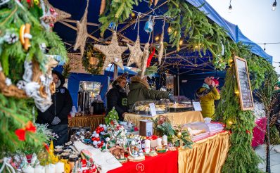 Zdjęcie zapraszające do Mikołajek na kolejną edycję wydarzenia świątecznego Jarmark Świąteczny Mikołajki w Mikołajkach.