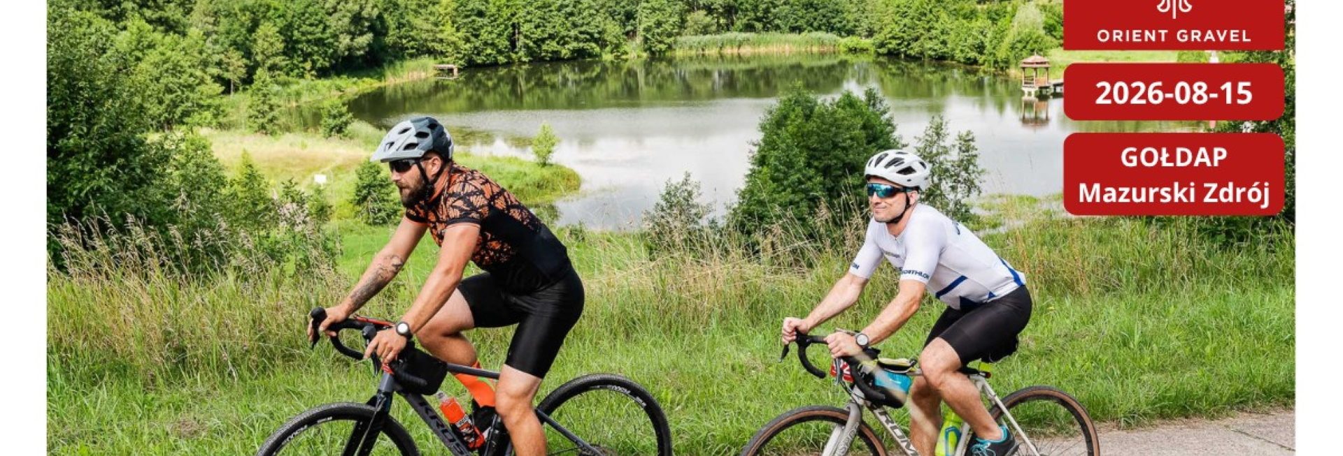 Plakat zapraszający w sobotę 15 sierpnia 2026 r. do Gołdapi na kolejną edycję imprezy sportowej Wyścig Orient Gravel - Mazurski Zdrój Gołdap 2026.