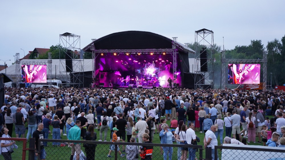 Zdjęcie zapraszające do Iławy na coroczną imprezę urodzin miasta Dni Iławy.