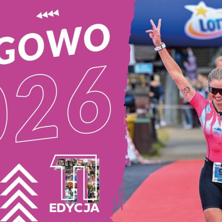 Plakat zapraszający w niedzielę 23 sierpnia 2026 r. do Mrągowa na LOTTO Triathlon Energy Mrągowo 2026.