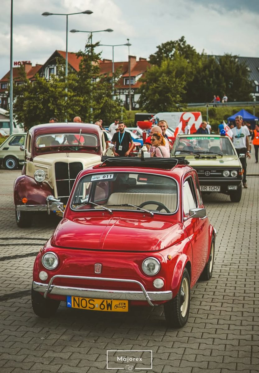 Zdjęcie zapraszające do Lubawy na kolną edycję Zlotu Pojazdów Klasycznych i Zabytkowych "Retro Show" Lubawa. 