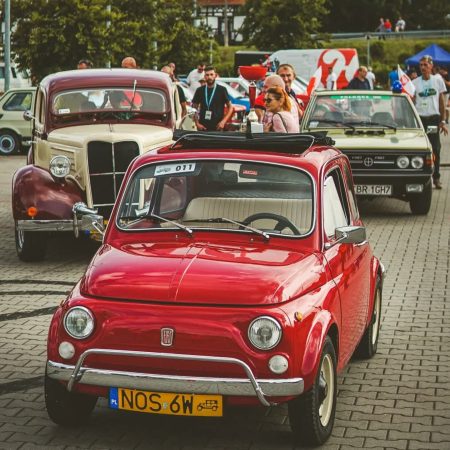 Zdjęcie zapraszające do Lubawy na kolną edycję Zlotu Pojazdów Klasycznych i Zabytkowych "Retro Show" Lubawa. 