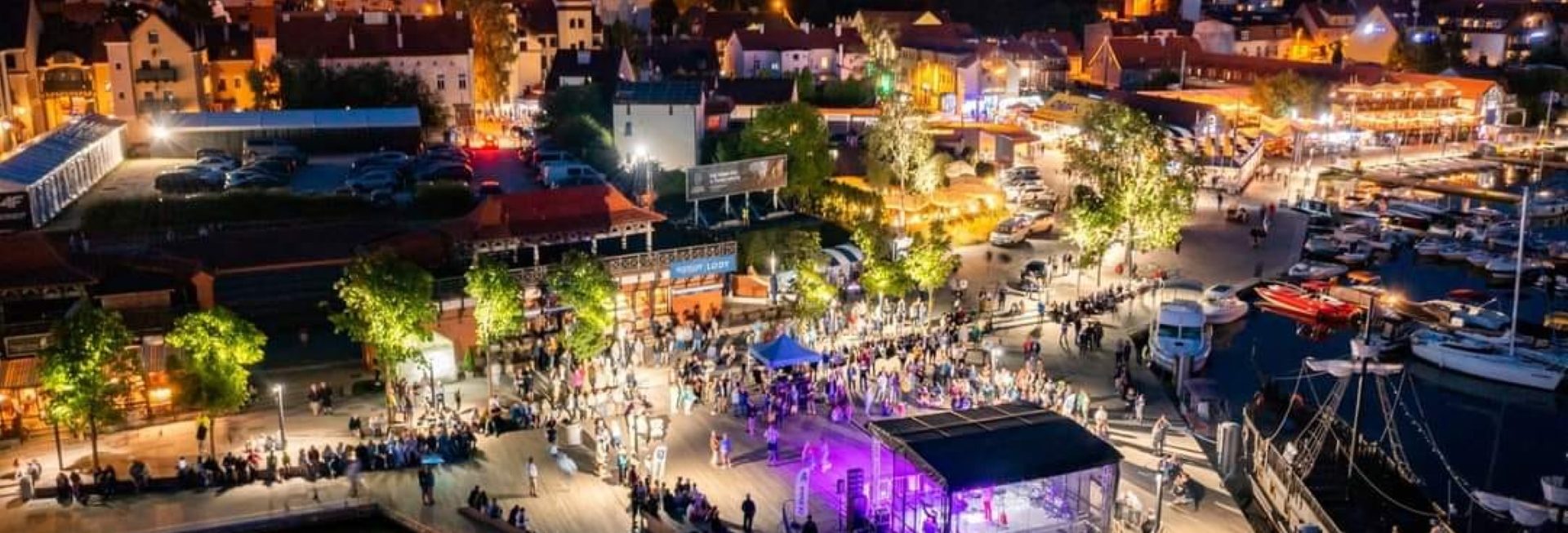 Plakat zapraszający do Mikołajek na kolejną edycję Festiwalu Szantowego Mikołajki.