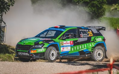 Zdjęcie zapraszające do Mikołajek na Rajd Terenowy i Rajd Legend Mikołajki Rally. i fot. www.fb.com_MiastoMikolajki , fot. Mateusz Klimek