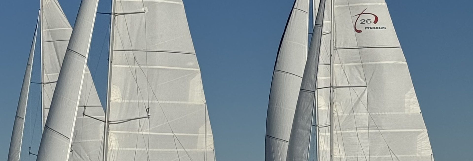 Zdjęcie zapraszające w dniach 22-26 kwietnia 2026 r. do Portu w Sztynorcie na Regaty Feel The Wind Port Sztynort 2026.