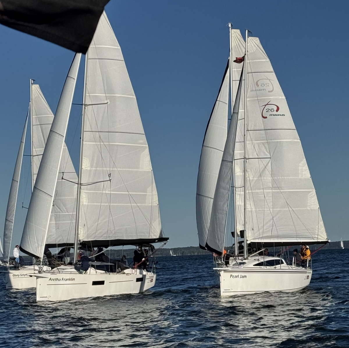 Zdjęcie zapraszające w dniach 22-26 kwietnia 2026 r. do Portu w Sztynorcie na Regaty Feel The Wind Port Sztynort 2026.