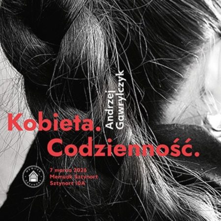Plakat zapraszający w sobotę 7 marca 2026 r. do Sztynortu na wernisaż wystawy fotografii Andrzeja Gawrylczyka "Kobieta. Codzienność" Memuak Sztynort 2026.