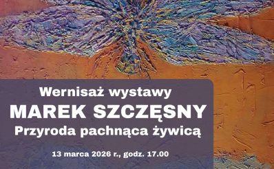 Plakat zapraszający w piątek 13 marca 2026 r. do Krutyni na wernisaż wystawy Marek Szczęsny – „Przyroda pachnąca żywicą” Krutyń 2026.