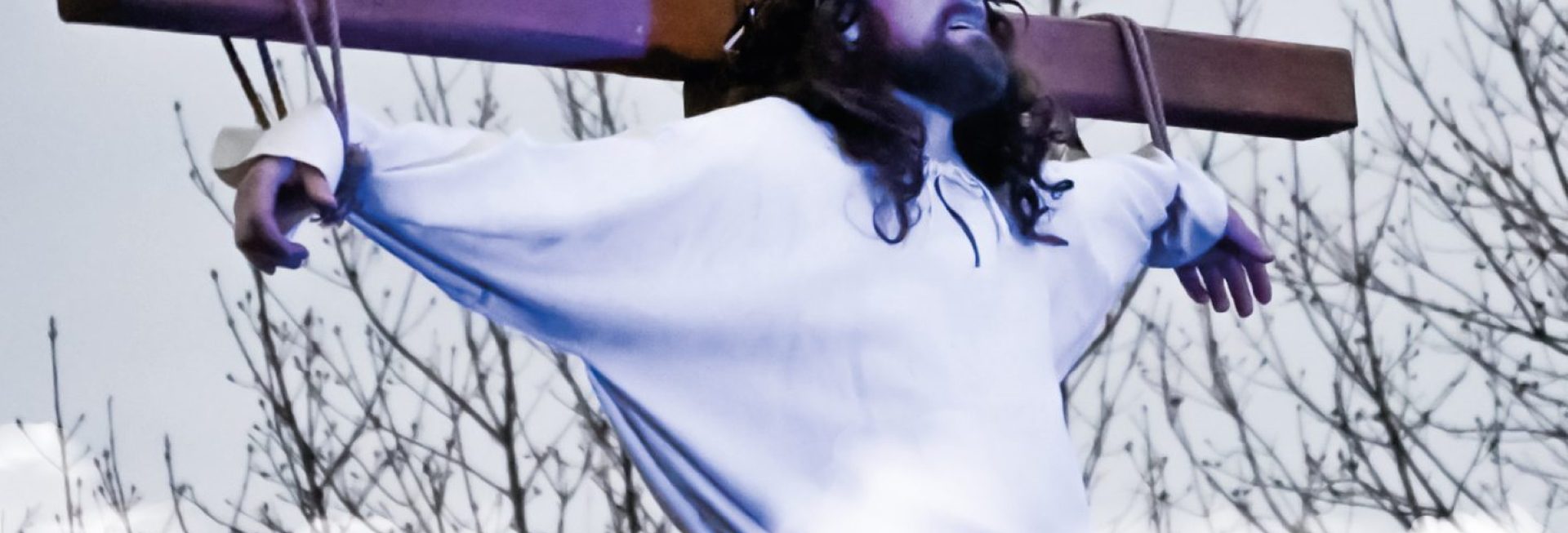 Plakat zapraszający do miejscowości Węgój w gminie Biskupiec na Misterium Paschalne pt. „Ducha nie gaście” Węgój.