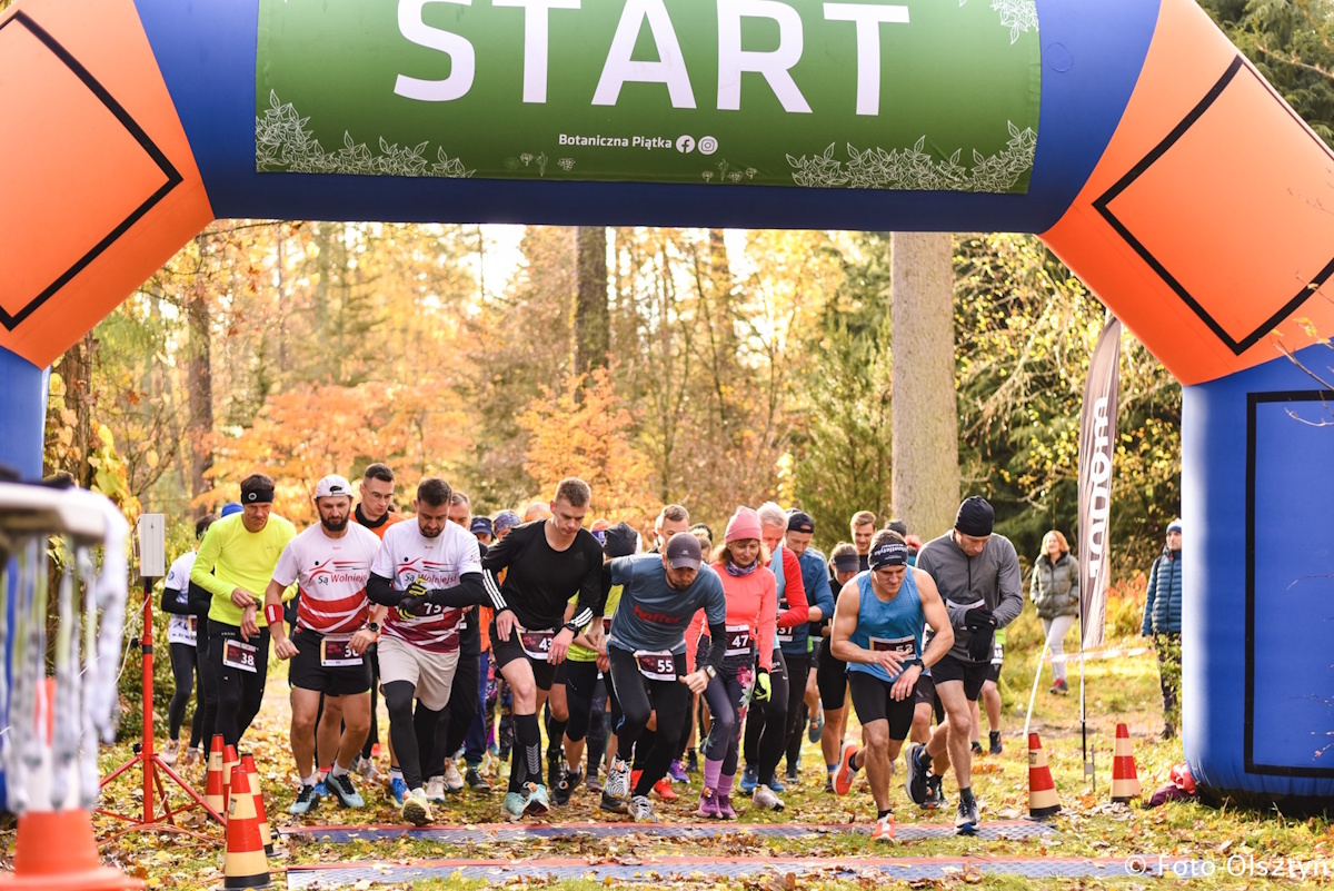 Plakat zapraszający w niedzielę 17 maja 2026 r. do Nadleśnictwa Kudypy na Bieg Botaniczna Piątka - Leśne Arboretum Warmii i Mazur Kudypy 2026. 