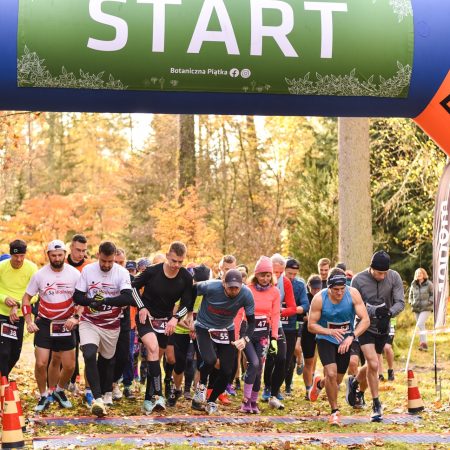Plakat zapraszający w niedzielę 17 maja 2026 r. do Nadleśnictwa Kudypy na Bieg Botaniczna Piątka - Leśne Arboretum Warmii i Mazur Kudypy 2026.