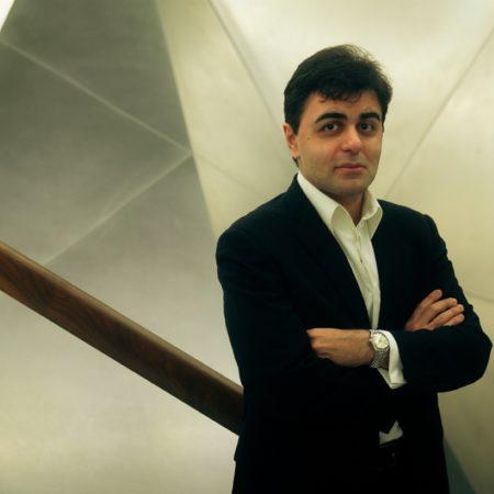 Zdjęcie zapraszające w niedzielę 21 czerwca 2026 r. do Olsztyna na koncert Davida Khrikuli - recital fortepianowy Filharmonia Olsztyn 2026.
