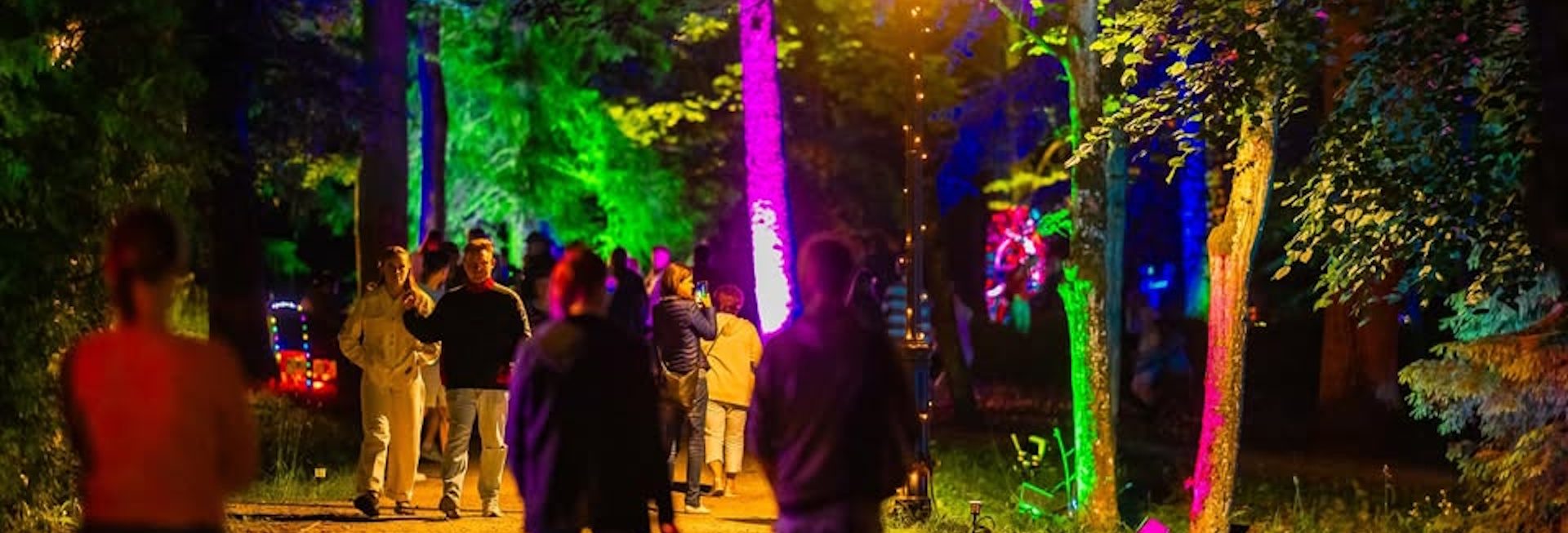 Zdjęcie zapraszające do Kortowa na Kortowski Park Światła Olsztyn-Kortowo.