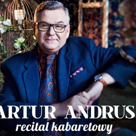 Plakat zapraszający na Recital kabaretowy Artura Andrusa. 